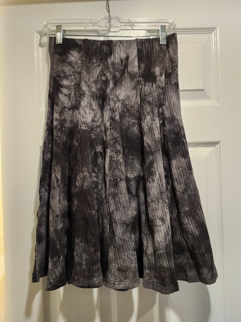BGDK black and gray tie-dye ribbed panel midi skirt